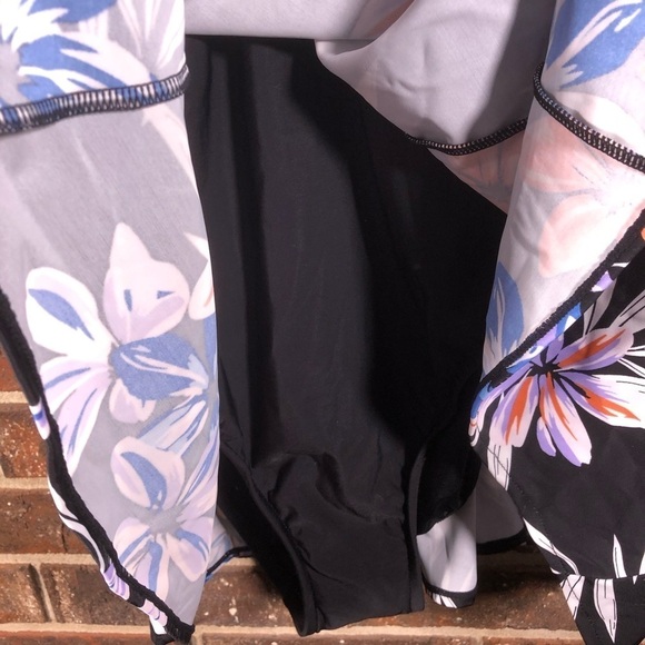 SWIM Solutions Flyaway One Piece Swimsuit - Picture 4 of 8